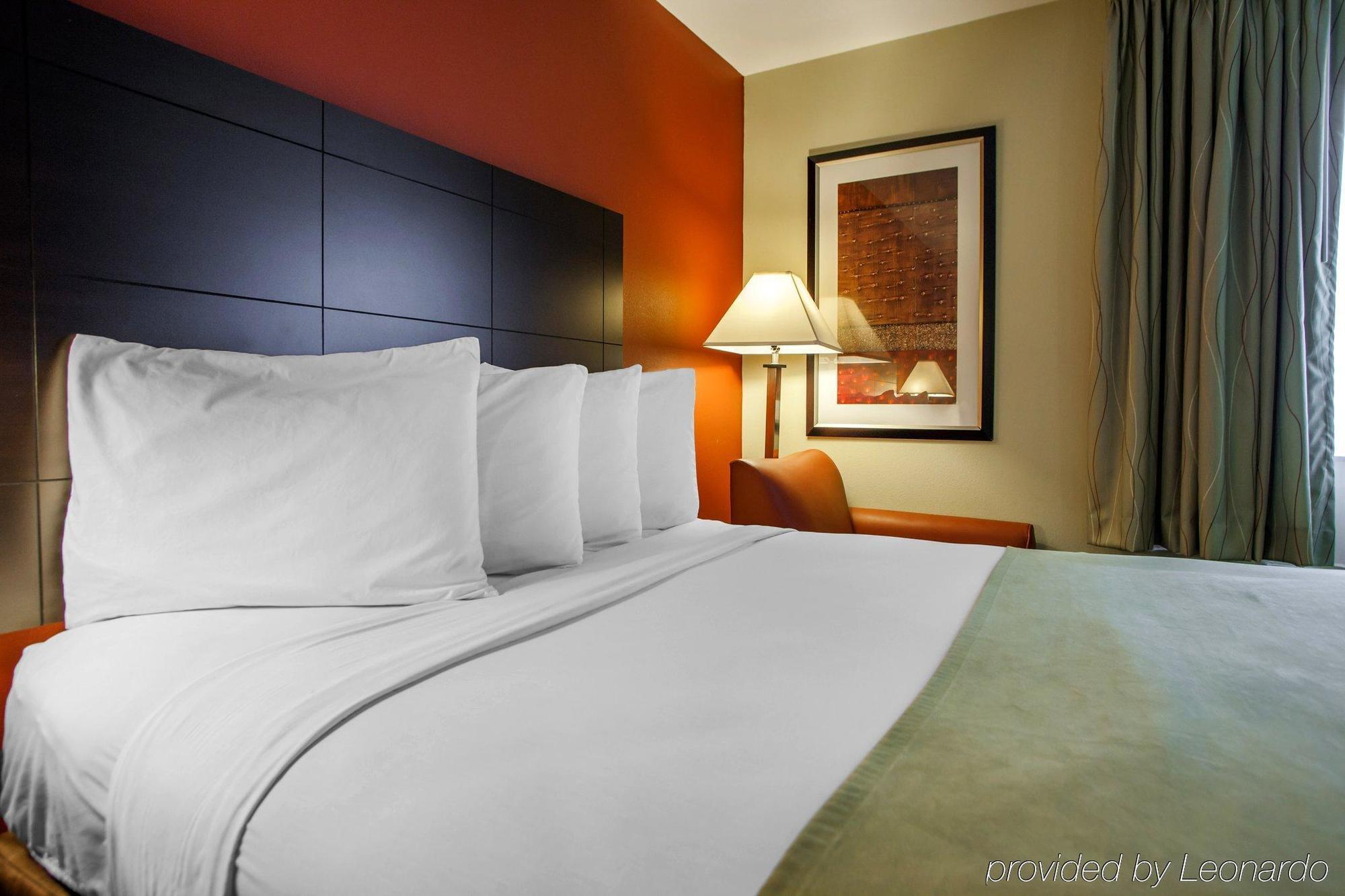 Suburban Hotel Cedar Falls